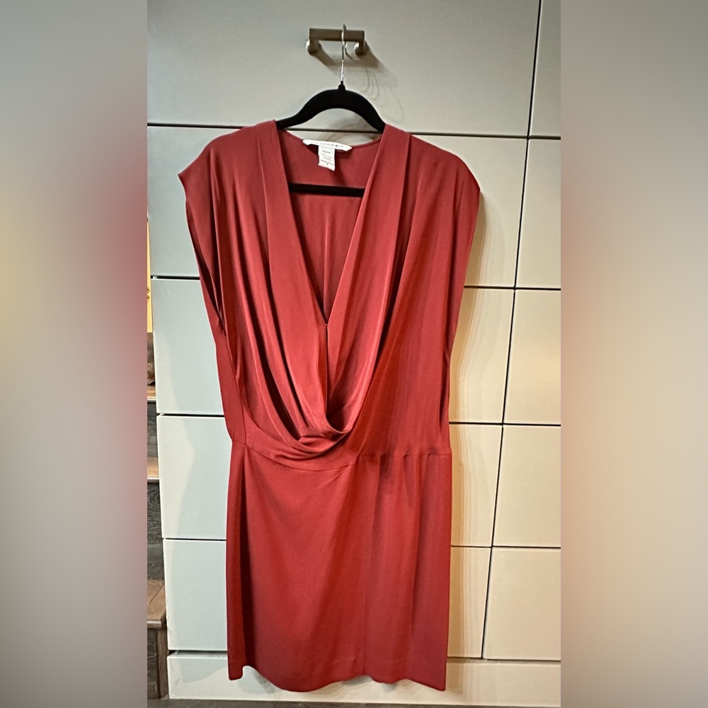 Diane Von Furstenberg Red Reara 100% Silk Flattering Drape Front Dress Sz 6 Red - Picture 5 of 9